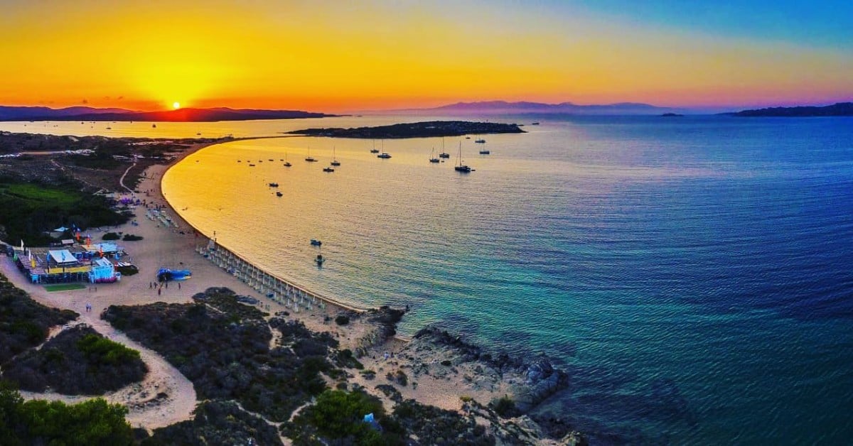 Northern Sardinia wingfoil holidays