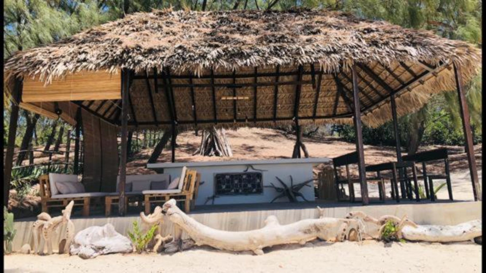 Sakalava Beach Kitesurf Lodge, Sakalava Bay And Emerald Sea - wingfoil holidays